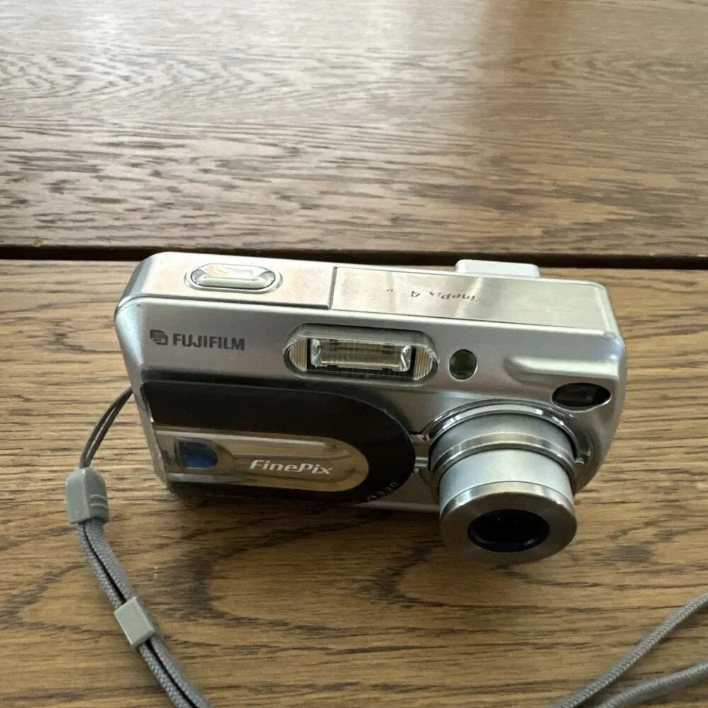 FUJIFILM Finepix A330 FUJI Digital Camera SILVER Blossom Working NO SD CARD